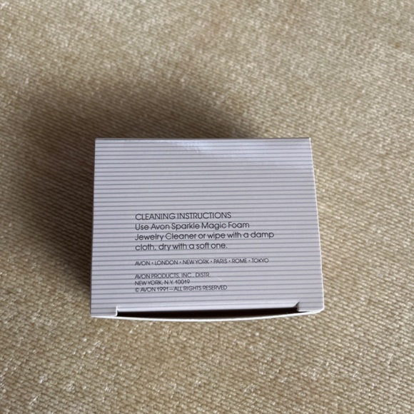 VINTAGE (1991) AVON BAROQUE ACCENT PENDANT - Picture 6 of 6